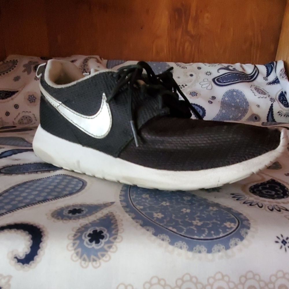 NIKE